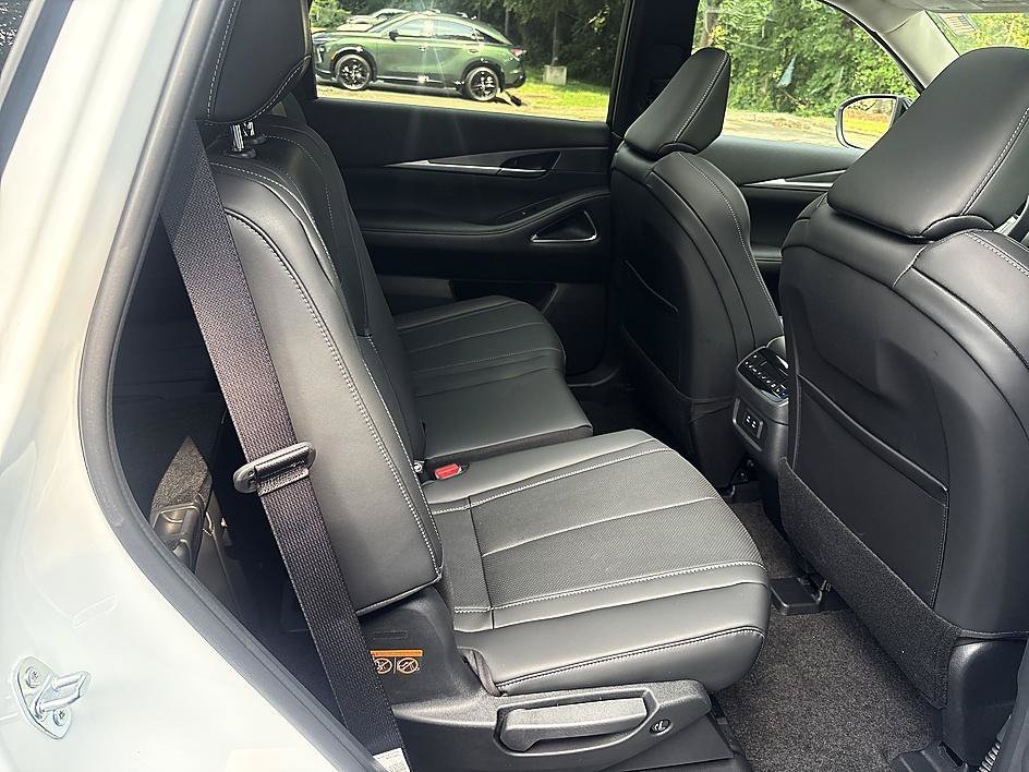 New 2027 Radiant White INFINITI LUXE image 22