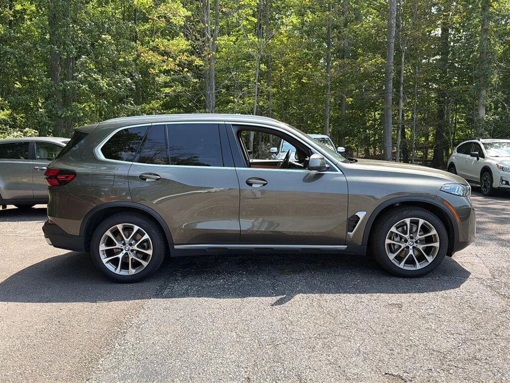 Used 2024 Manhattan Green Metallic BMW xDrive40i image 7