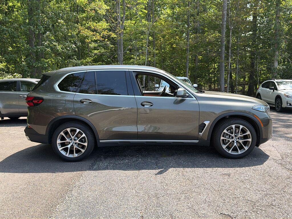 Used 2024 Manhattan Green Metallic BMW xDrive40i image 7