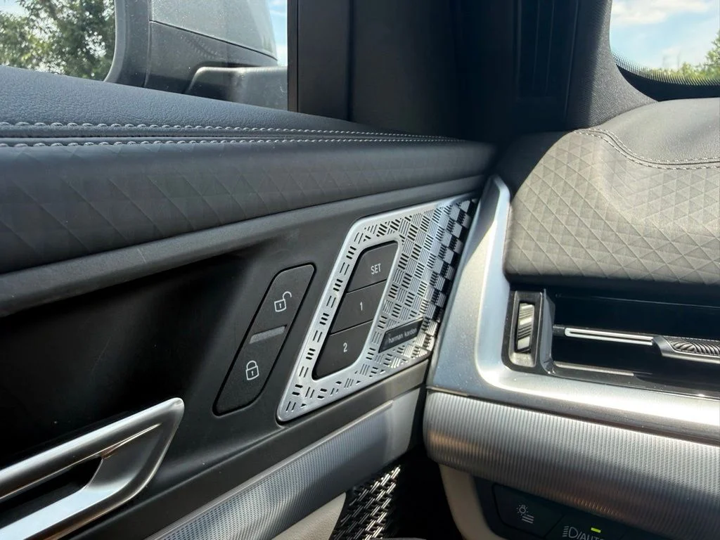 Used 2025 Gray BMW xDrive28i image 19