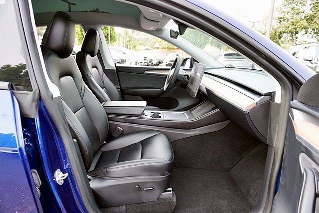 Used 2024  Tesla Long Range image 11