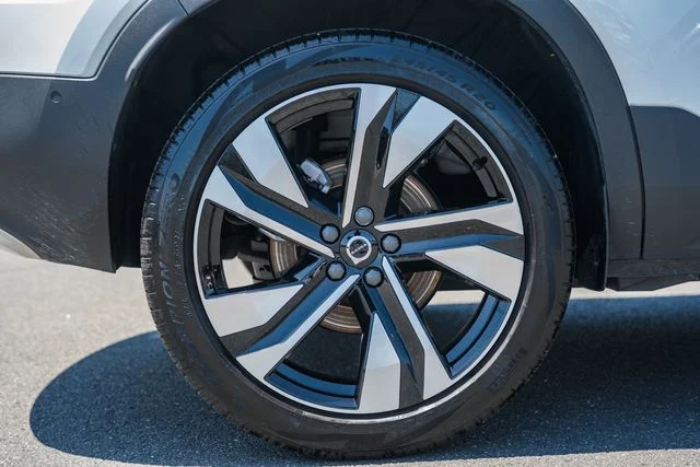 Certified Used 2025 Crystal White Volvo Plus image 19