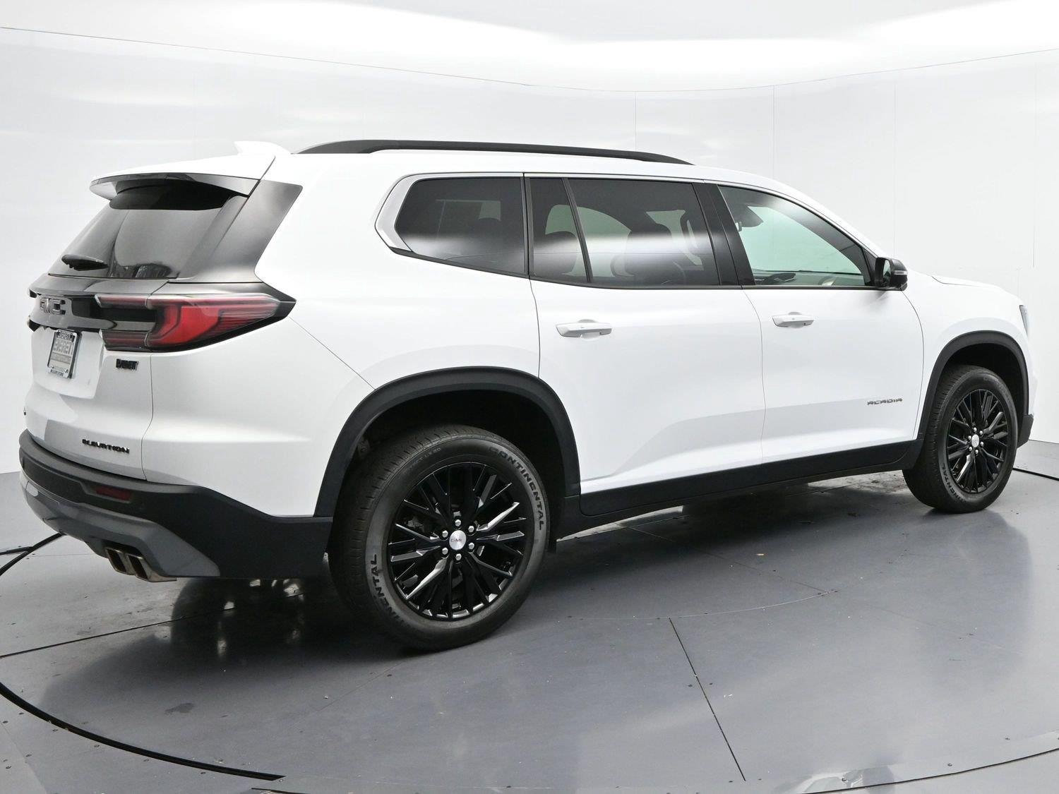 Used 2024 Summit White GMC FWD Elevation image 7