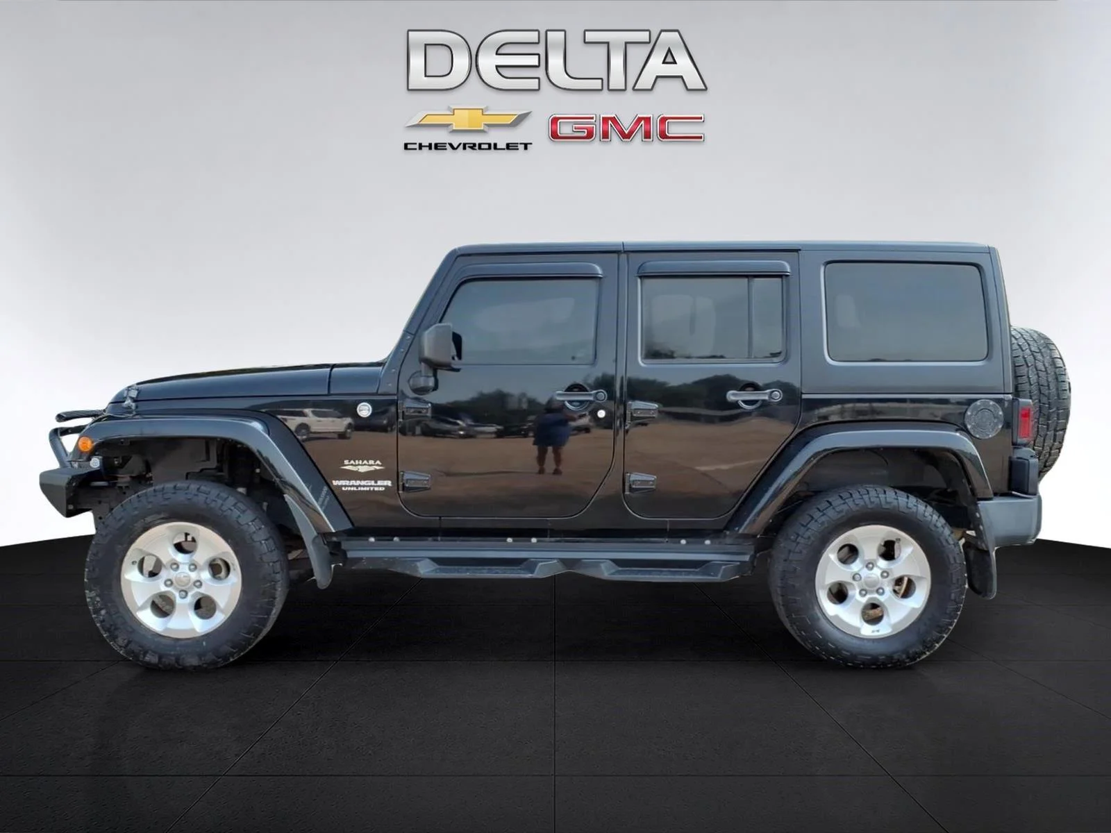 Used 2015 Black Clearcoat Jeep Sahara image 2