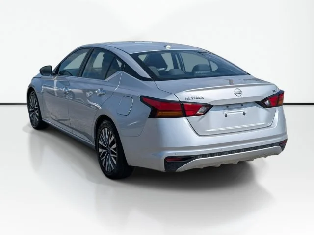 Used 2024 Silver Nissan 2.5 SV image 9
