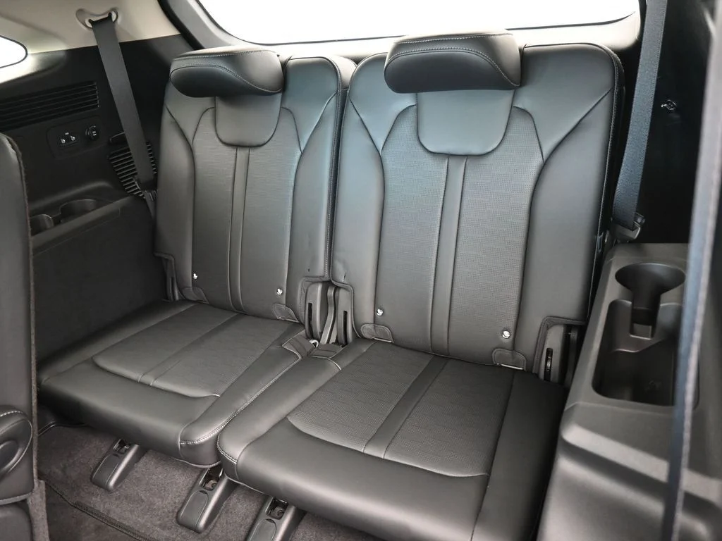 Used 2025 Glacial White Pearl Kia EX image 35