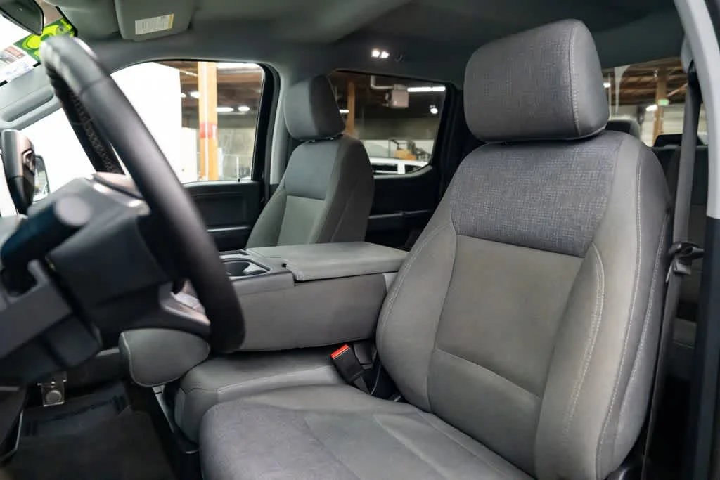 Used 2025 Agate Black Metallic Ford XLT image 21