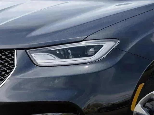New 2026 Diamond Black Crystal Pearl-Coat Exterior Paint Chrysler Select image 10