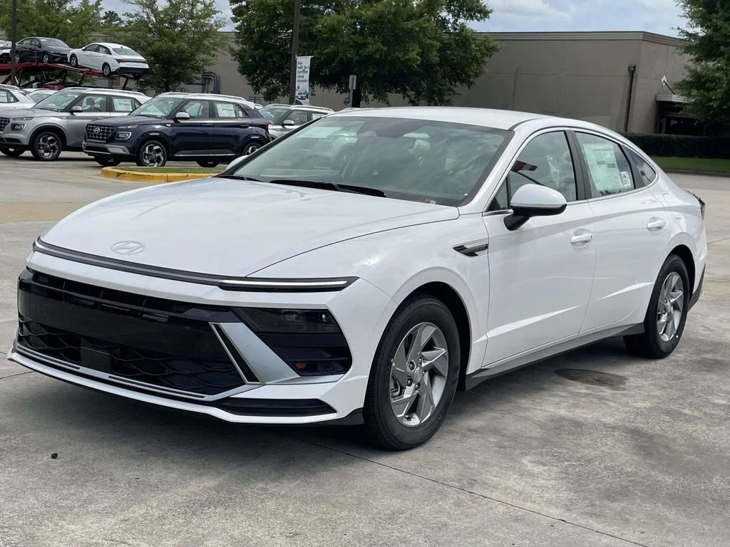 New 2026 White Hyundai SE image 7