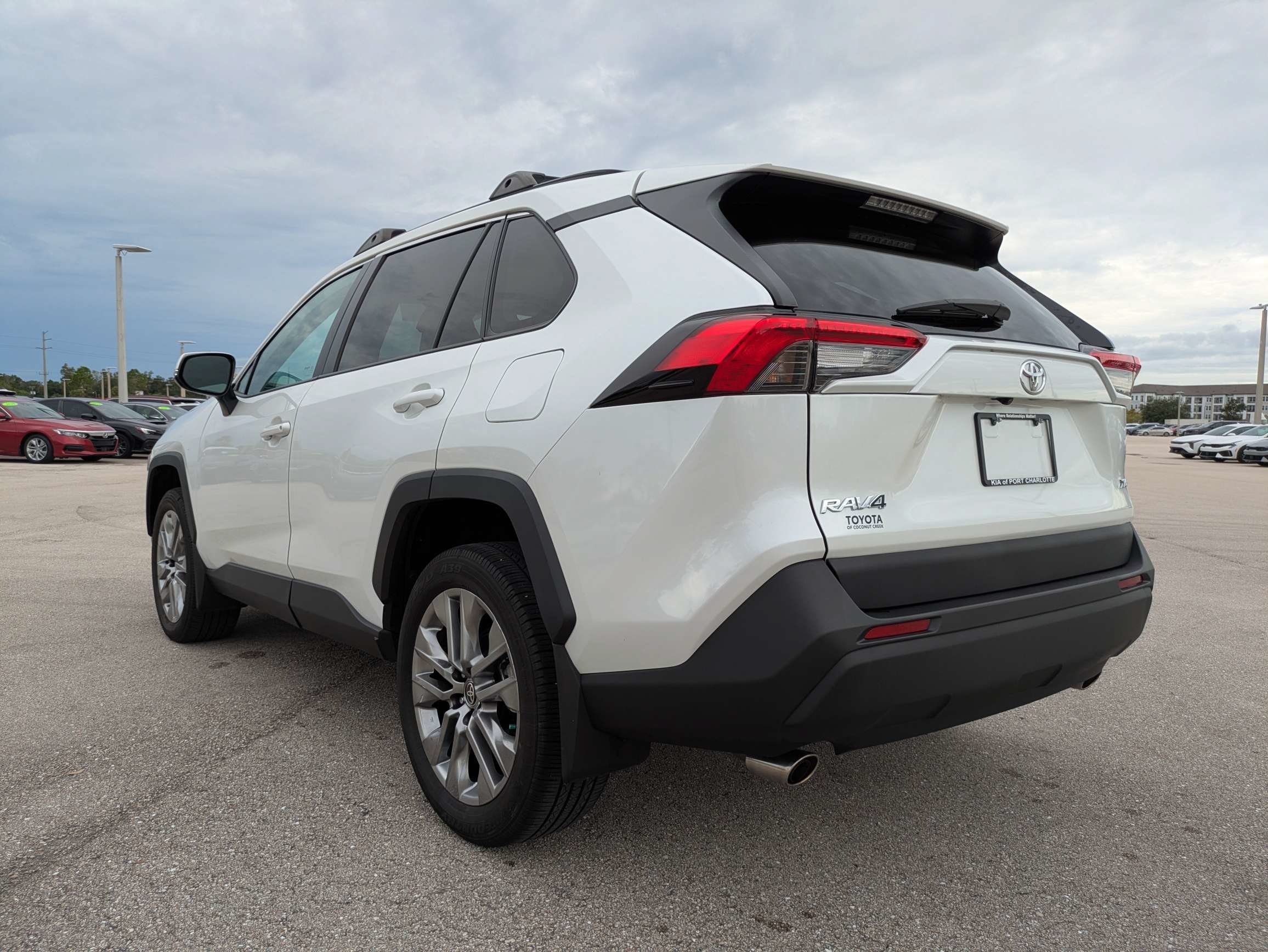 Used 2024 Pearl Toyota XLE Premium image 6