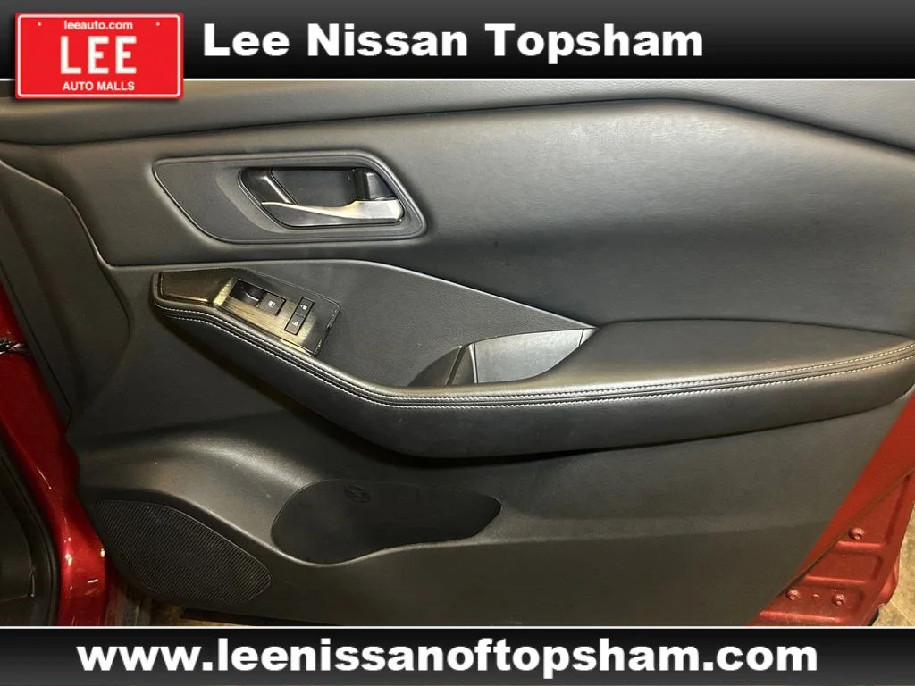 Used 2025 Scarlet Ember Tintcoat Nissan SV image 17