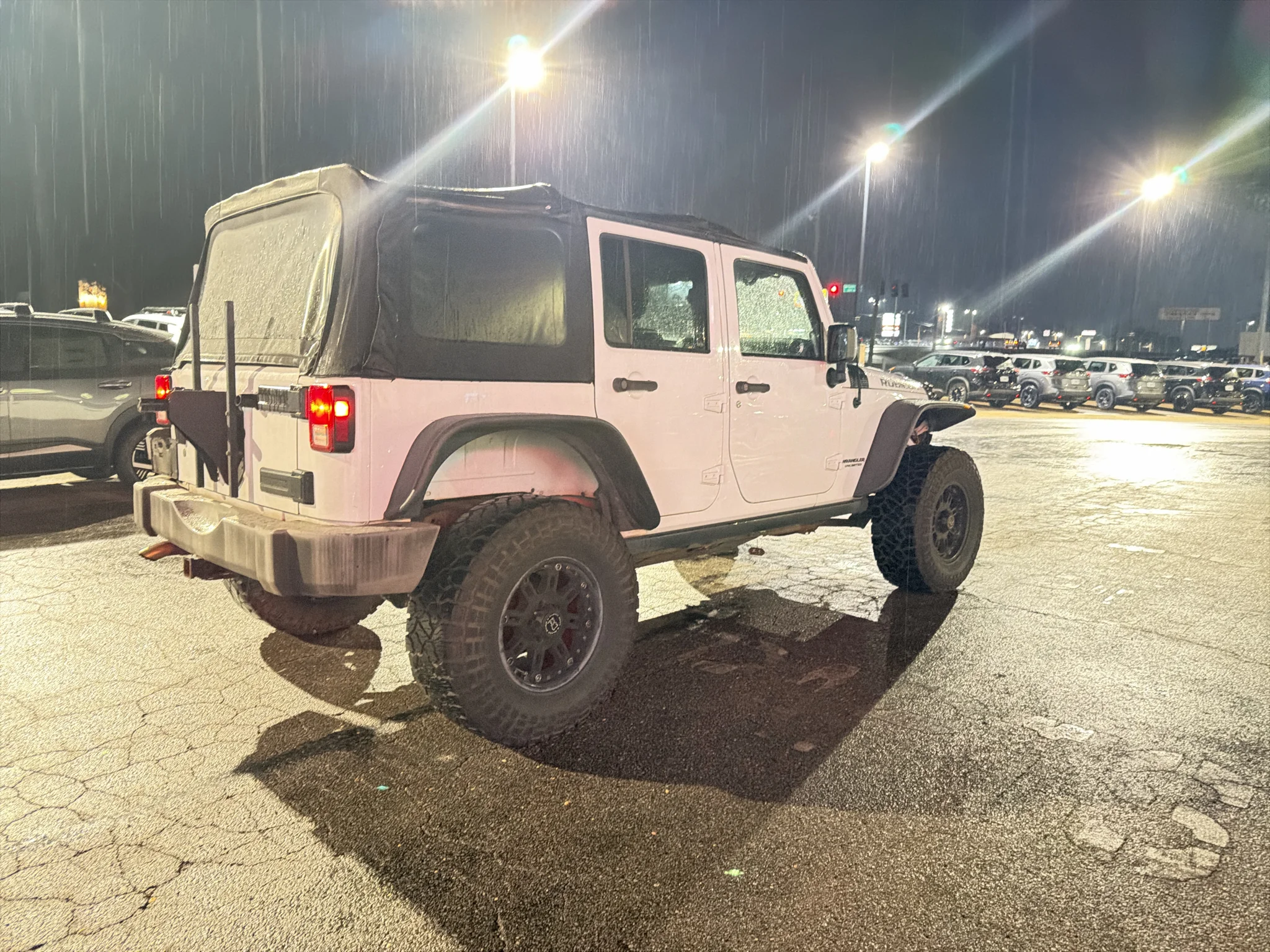 Used 2011 Bright White Clearcoat Jeep Rubicon image 4