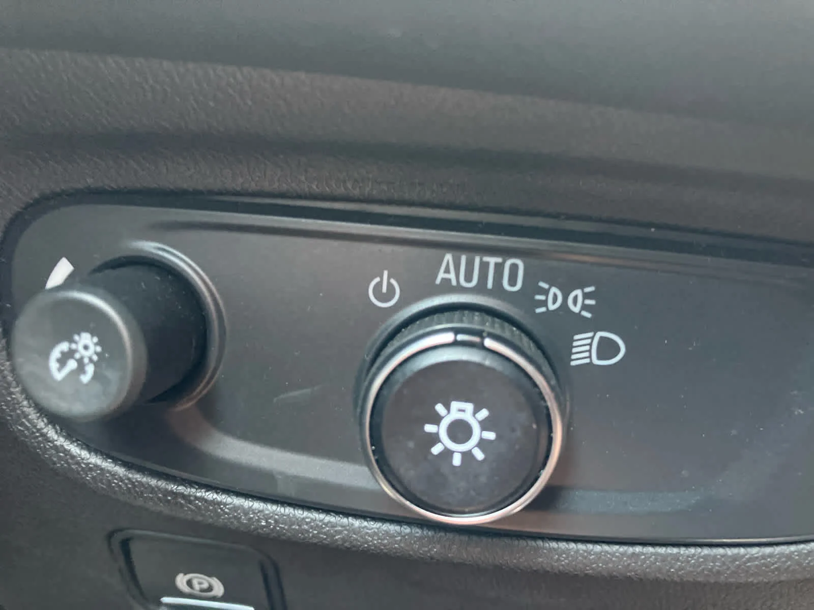 Used 2024 Sterling Metallic GMC SLE image 14