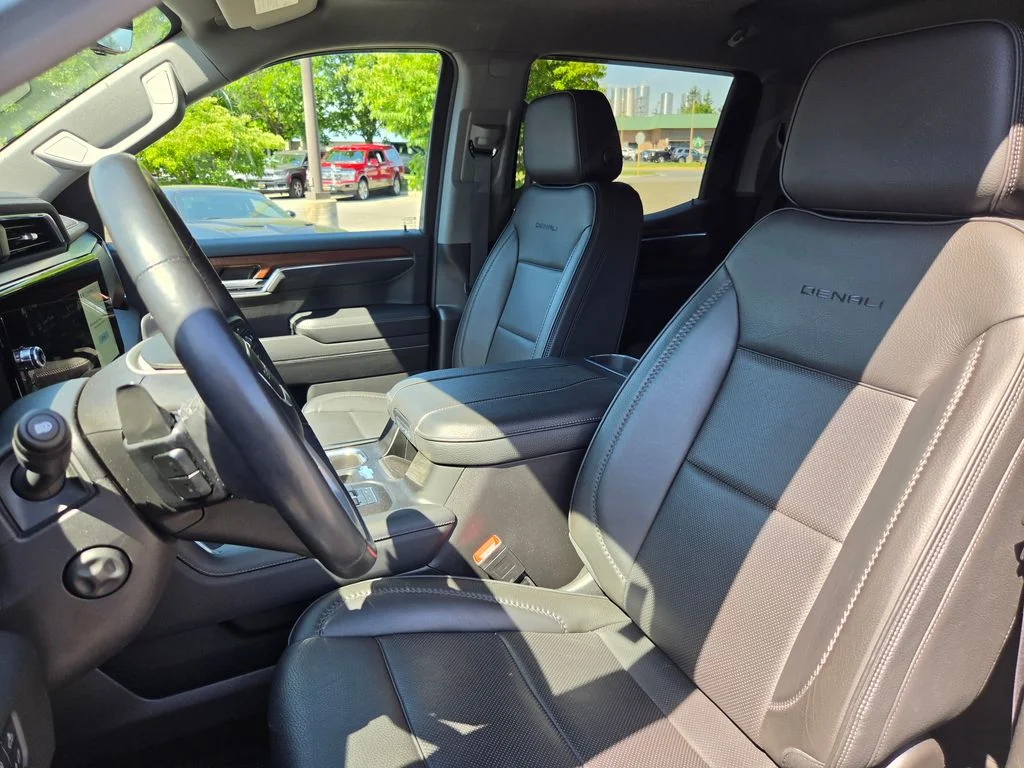 Used 2023 White GMC Denali image 14