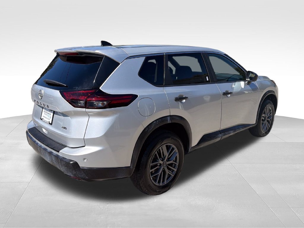 Used 2024 Silver Nissan S image 5