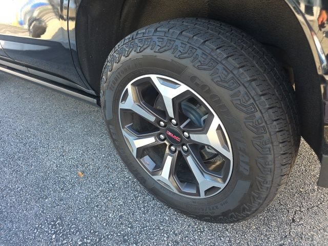 Used 2025 Onyx Black GMC AT4 Ultimate image 10