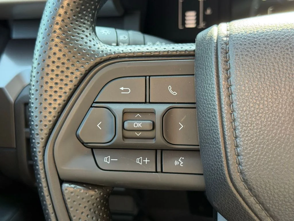 2025 Toyota Tacoma SR5 - Photo 28