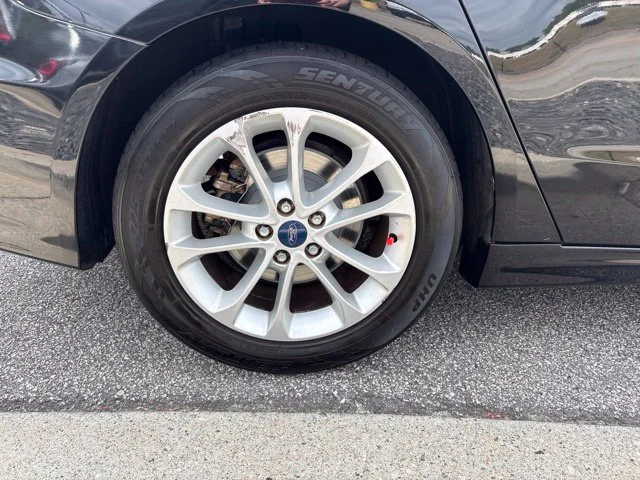 Used 2019 Black Ford SE image 9