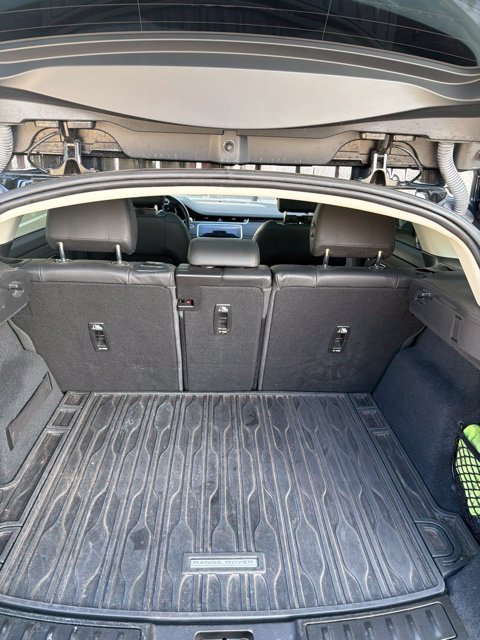 Used 2020 Black Land Rover SE image 4