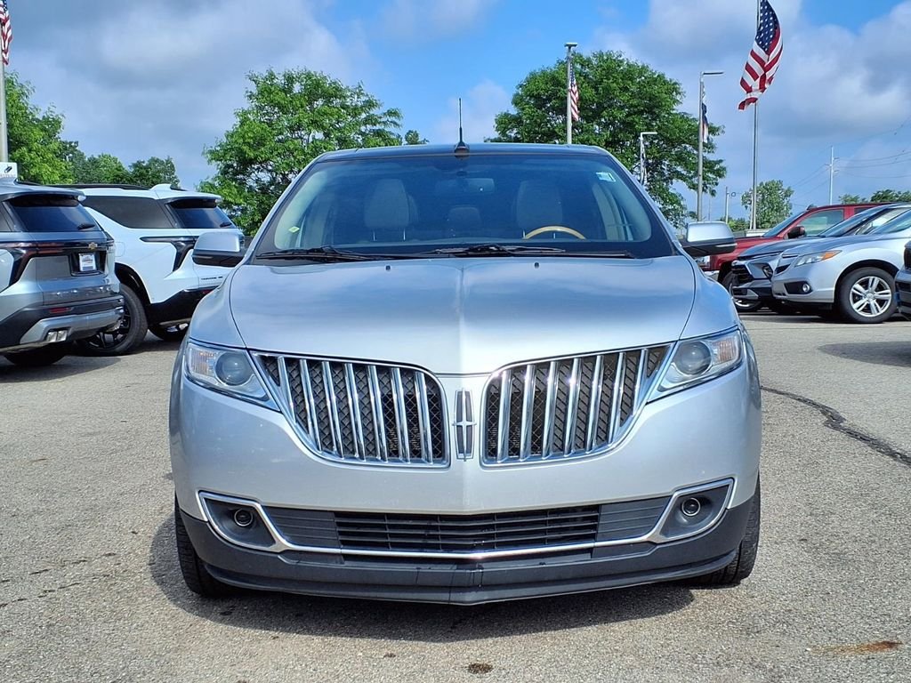 Used 2013 Silver Lincoln Base image 2