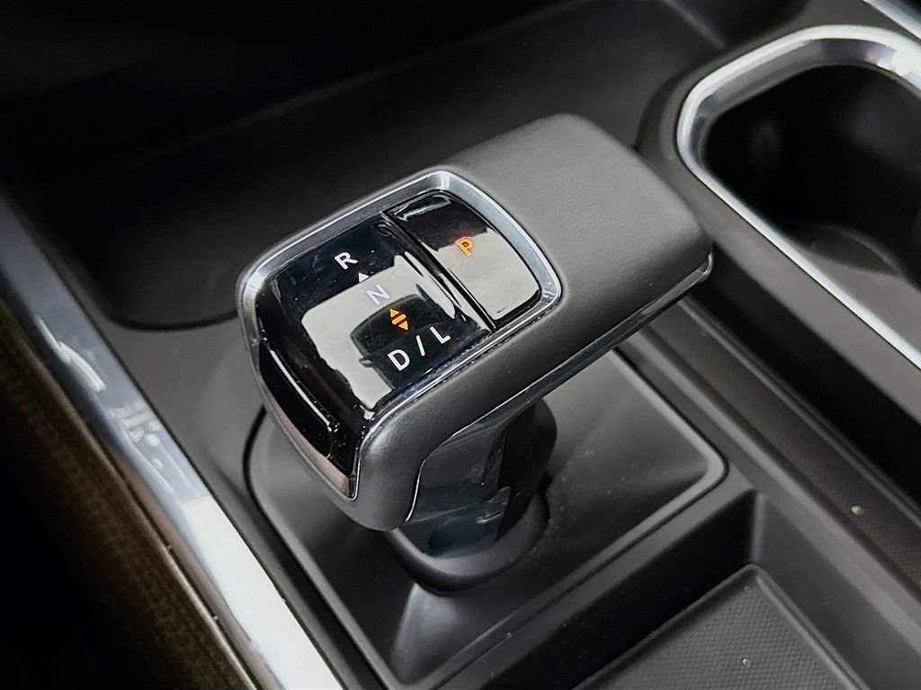 Used 2024 Summit White Chevrolet RST image 17