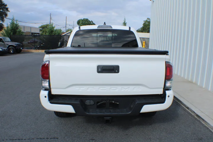 Used 2022  Toyota  image 17