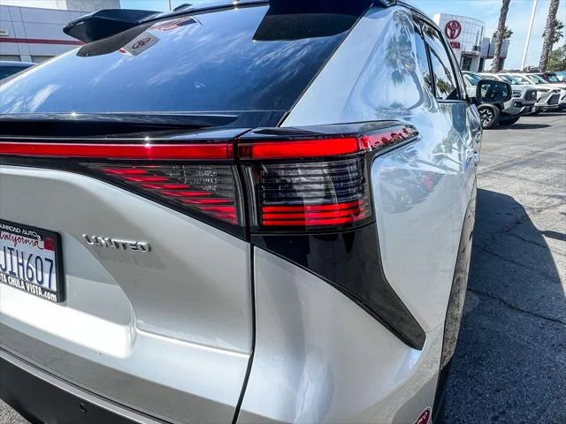 Certified Used 2023 ELEMENTAL SILVER MET Toyota  image 8