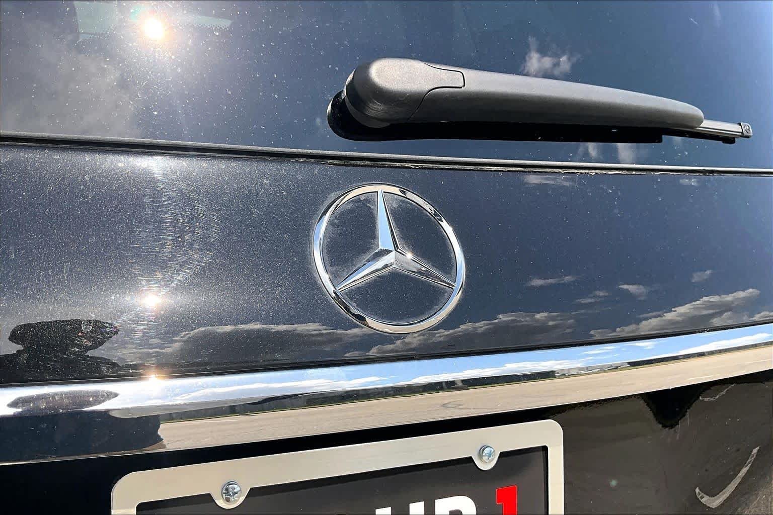 Used 2025 Obsidian Black Metallic Mercedes-Benz GLS 450 image 31