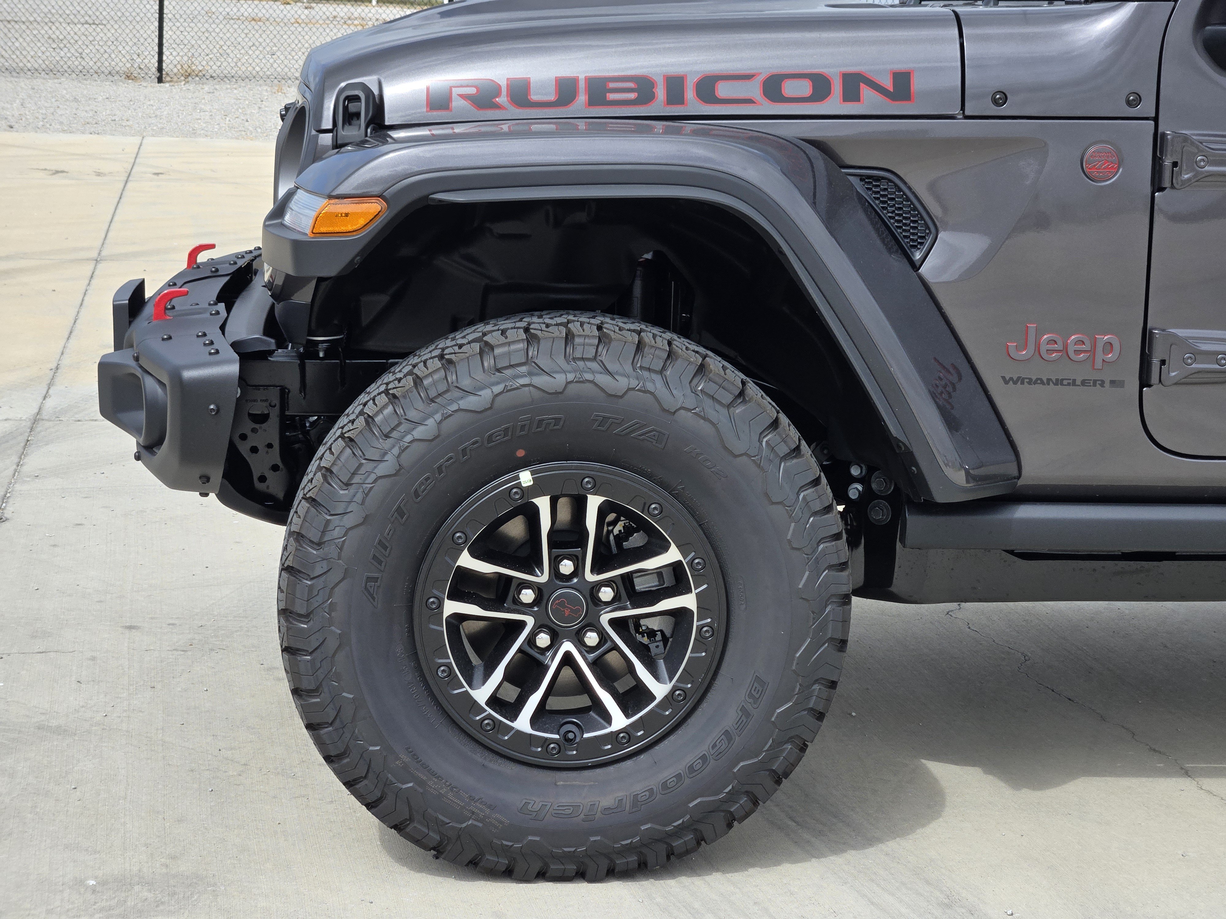 New 2026 Granite Crystal Metallic Clear-Coat Exterior Paint Jeep Rubicon X image 6
