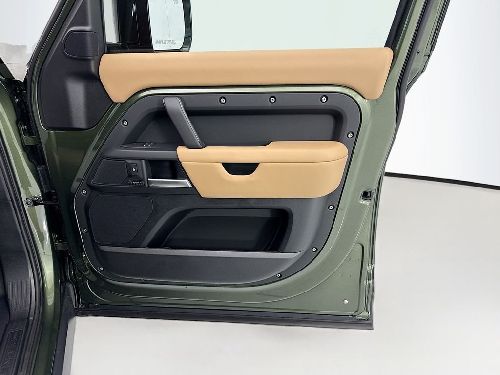 New 2026 Woolstone Green LAND ROVER X-Dynamic SE image 24