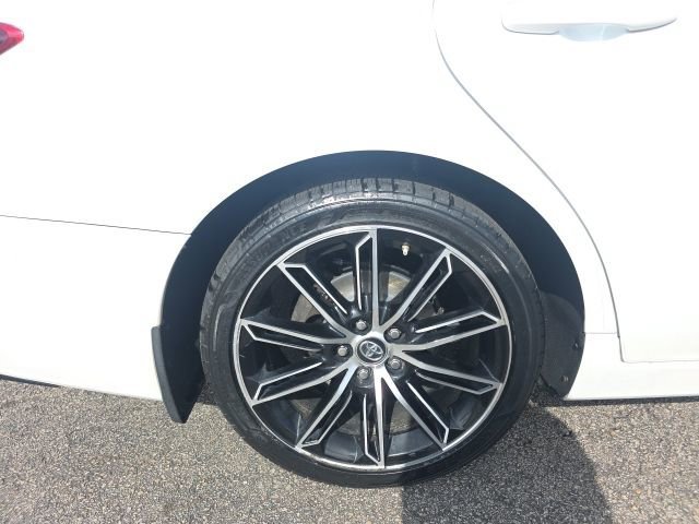 Used 2019 White Toyota XLE image 11