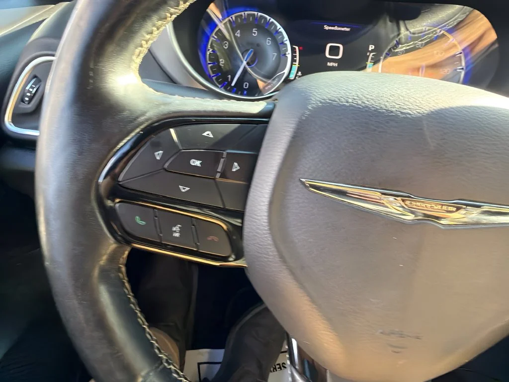 Used 2019 Bright White Clearcoat Chrysler Touring L Plus image 20