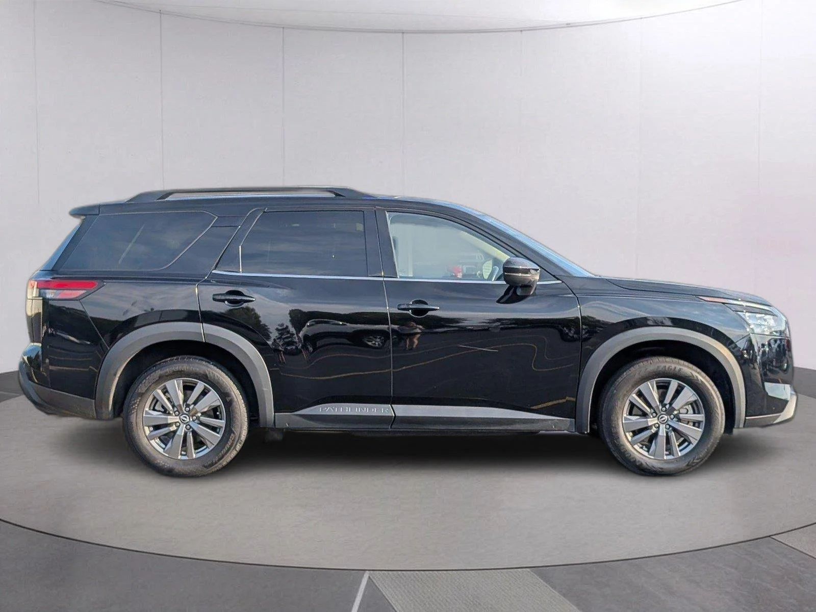 Used 2025 Super Black Nissan SV image 8