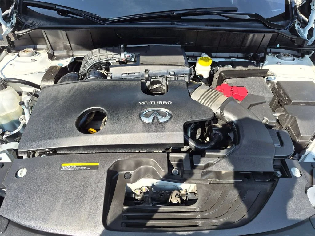 Used 2023 White INFINITI LUXE image 29