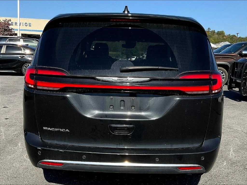 Used 2023 Black Chrysler Touring L image 13