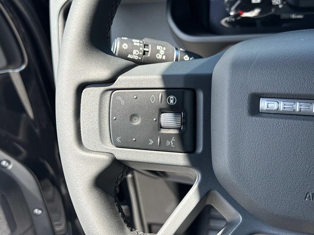 New 2026 Santorini Black Land Rover S image 7