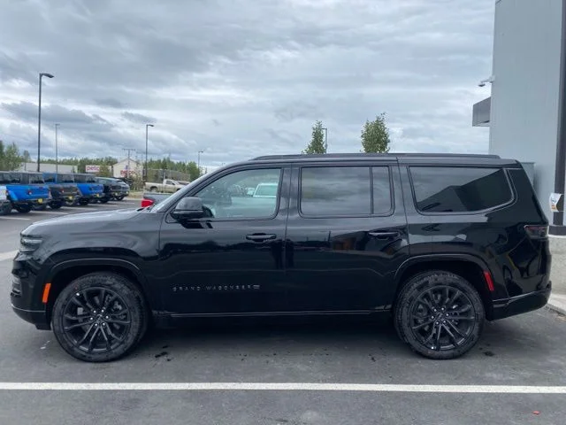 New 2024 Diamond Black Crystal Pearl-Coat Exterior Paint Jeep Series II image 2