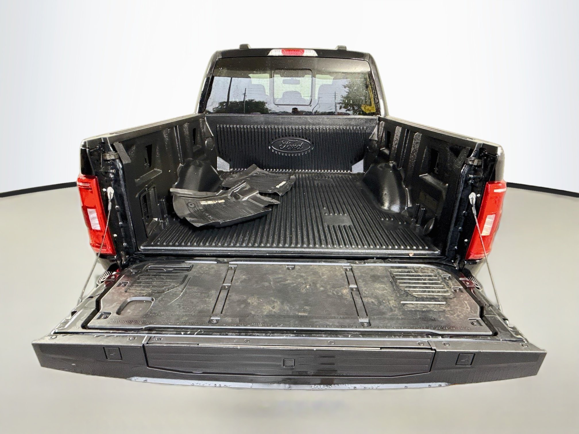 Used 2023 Agate Black Metallic Ford XLT image 26