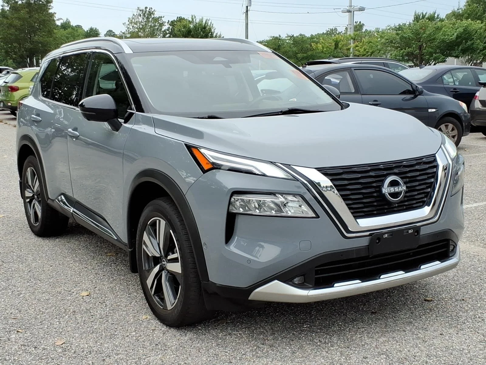 Used 2022 Boulder Gray Pearl/Super Black Nissan Platinum image 5