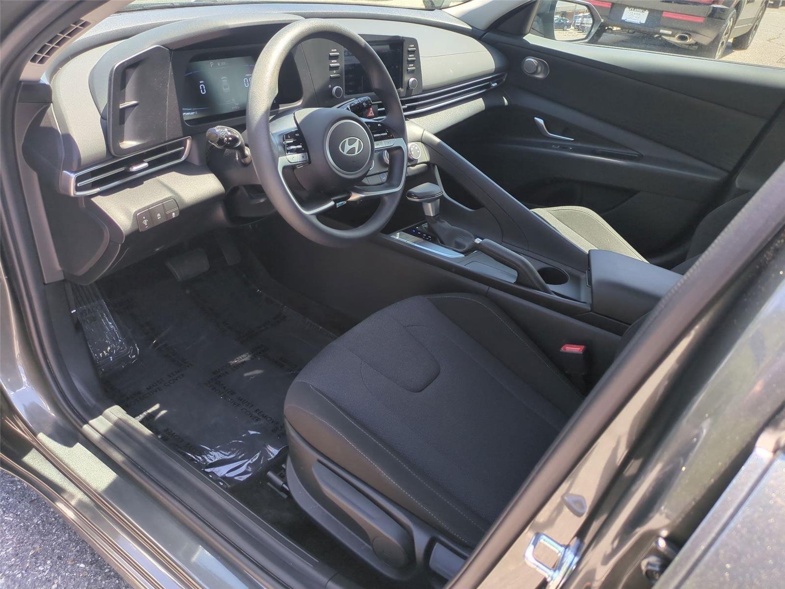 Used 2025 Amazon Gray Hyundai SE image 18