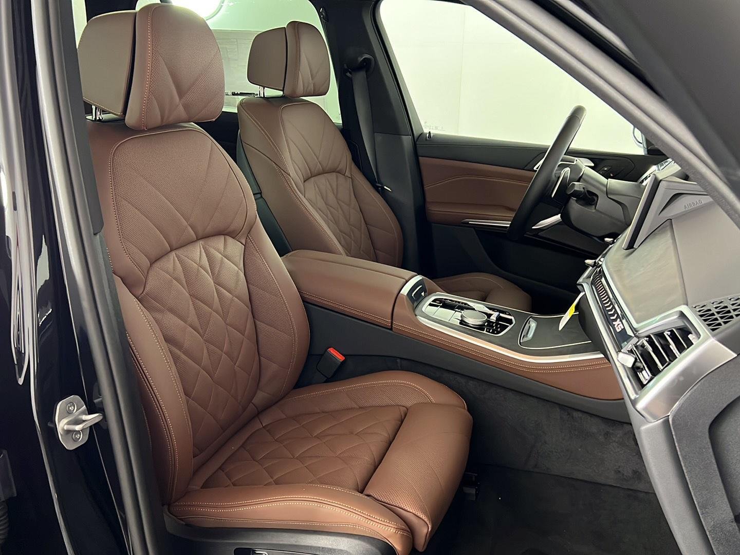 New 2026 Black Sapphire Metallic BMW xDrive40i image 27