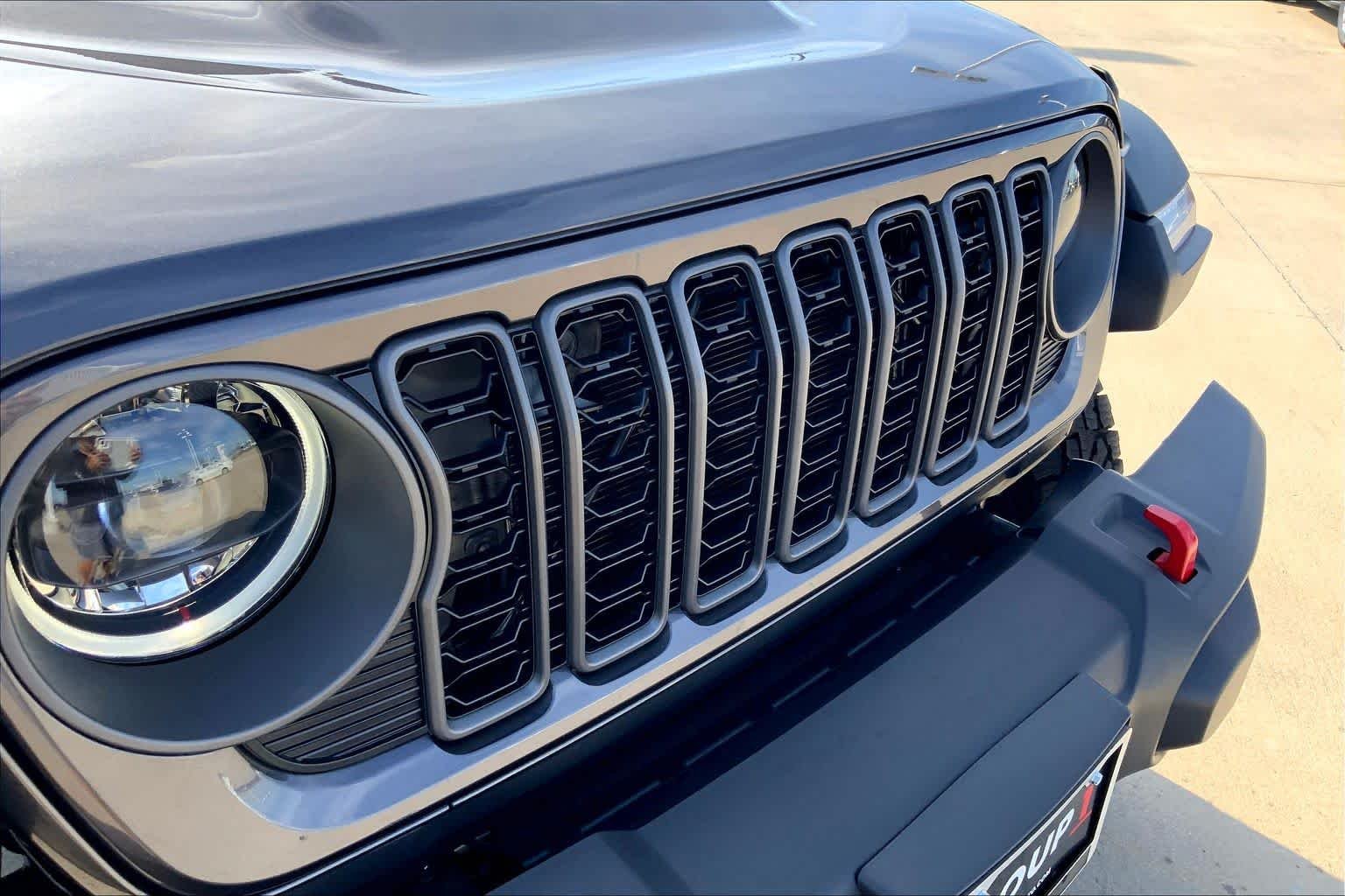 Used 2025 Granite Crystal Metallic Clearcoat Jeep Rubicon image 28
