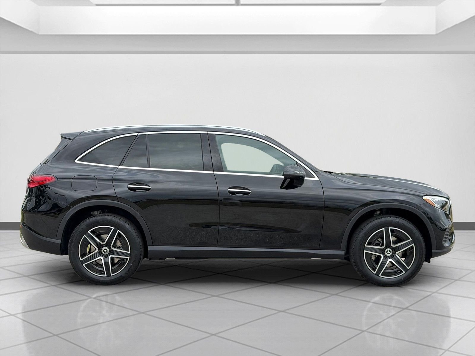New 2026 Black Mercedes-Benz GLC 300 image 2