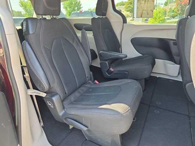 2023 Chrysler Voyager LX - Photo 15