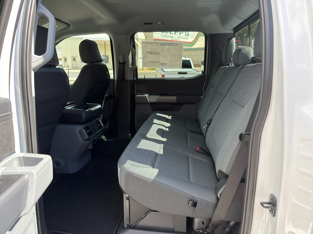 New 2026 Oxford White Ford XLT image 15