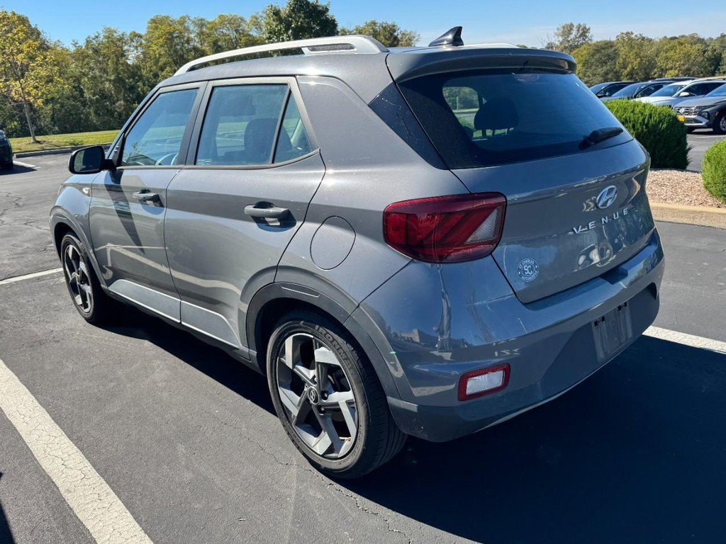 Used 2021 Gray Hyundai SEL image 4