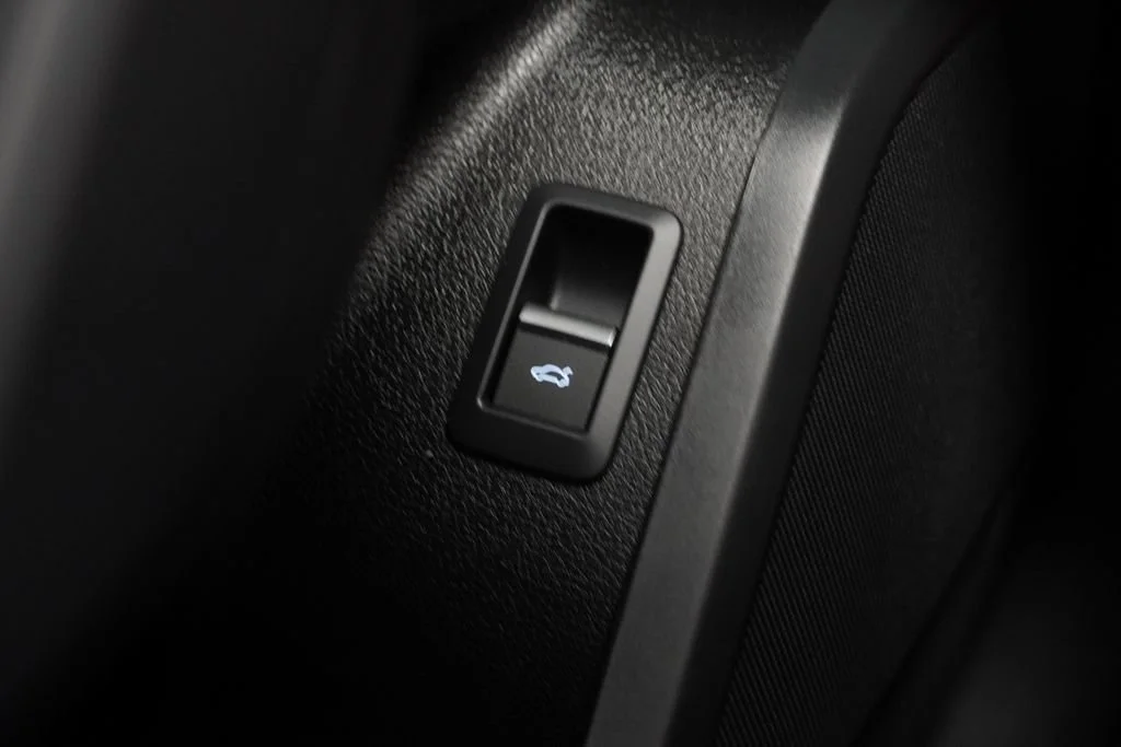 Used 2023 White Audi Premium 40 TFSI quattro S tronic image 23