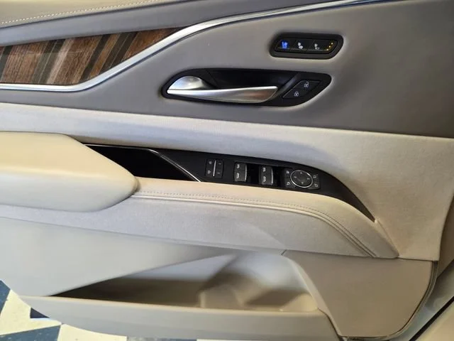 Used 2023 Crystal White Tricoat Cadillac Sport Platinum image 32