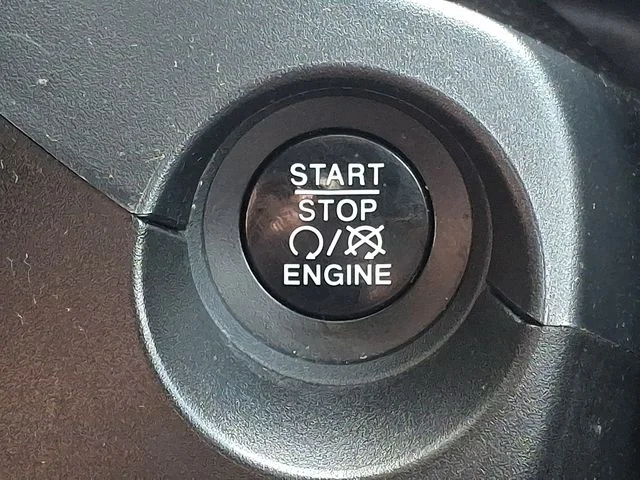 Used 2018 Green Jeep Trailhawk image 23