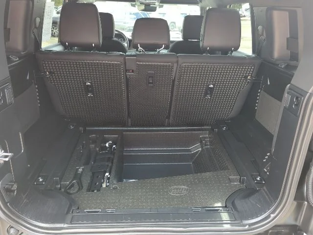 Used 2025 White Land Rover S image 24